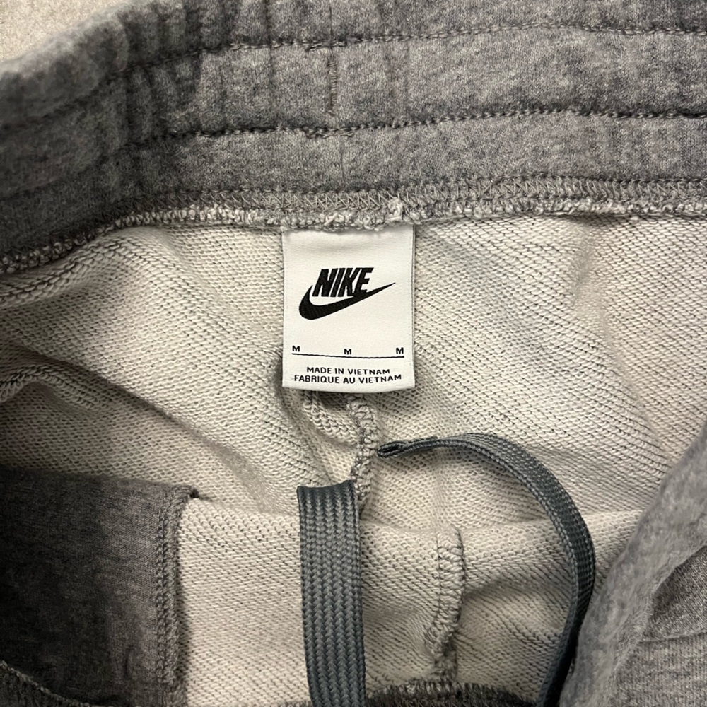 Girls Nike Kids Charcoal Gray Sweatpants. Size medium - Picture 3 of 4